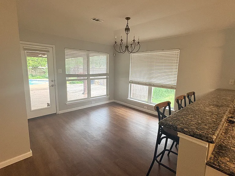 2260 Fieldcrest Dr — Photo 5
