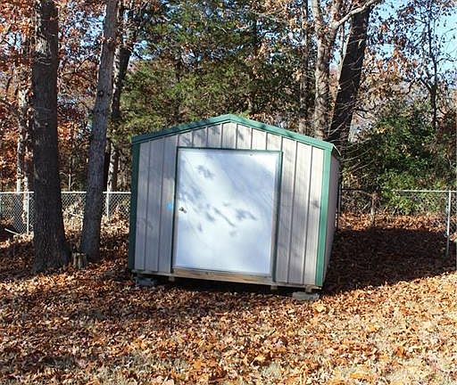 5th image of 139 Crestwood Cir