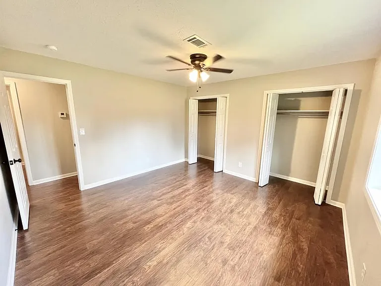 STANDARD BEDROOM