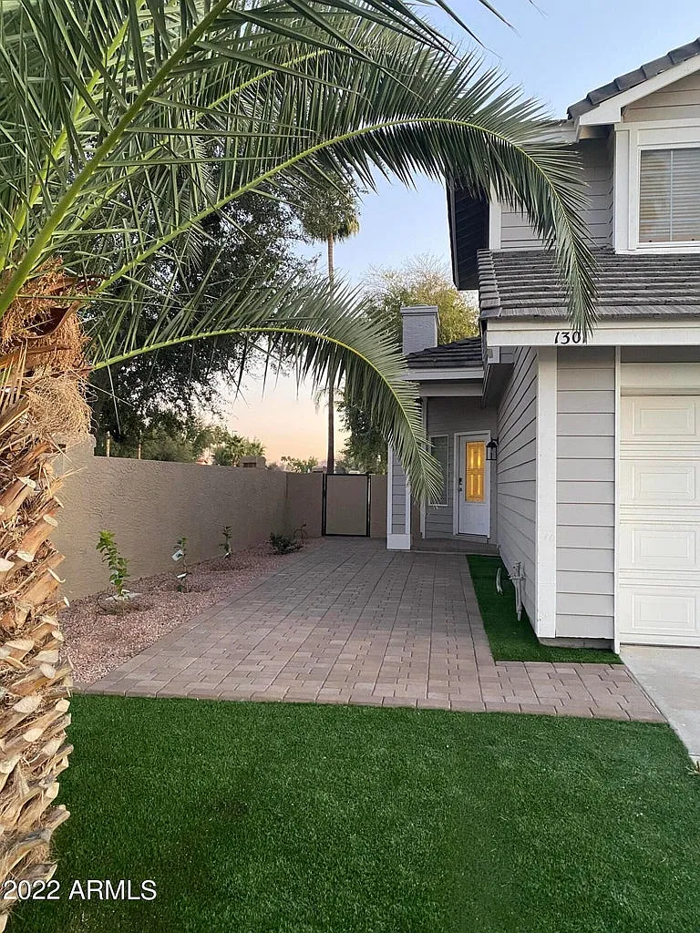 3 bed, 2.5 bath, 2023 sqft, $3,250 — Photo 3