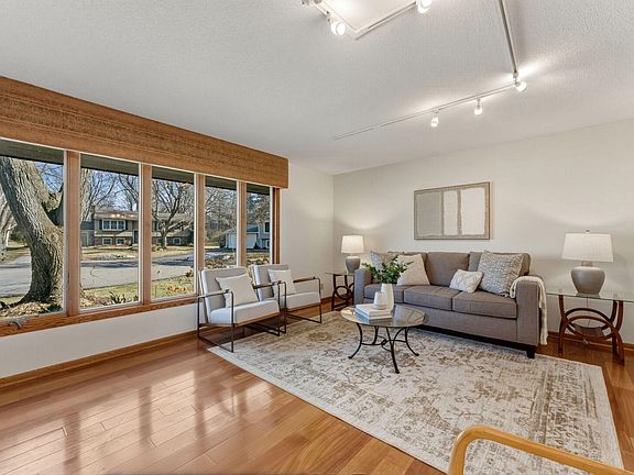 5th image of 10665 Northmark Dr