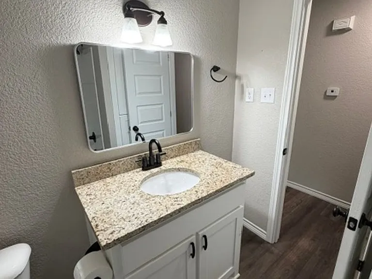 1311 Manor Dr — Photo 14