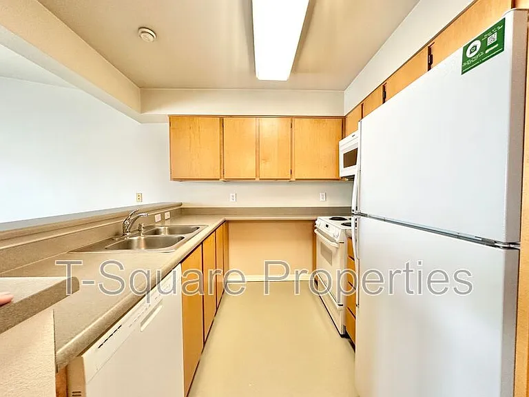 9525 NE 180th St #303 — Photo 7