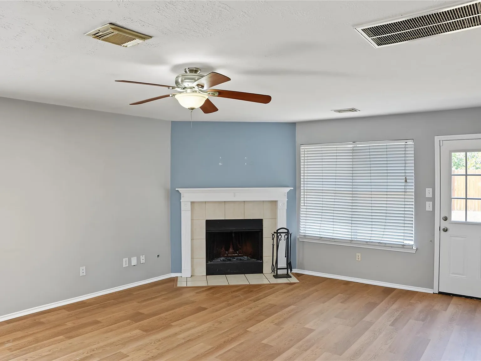 4 bed, 2.5 bath, 1892 sqft, $1,990 — Photo 4