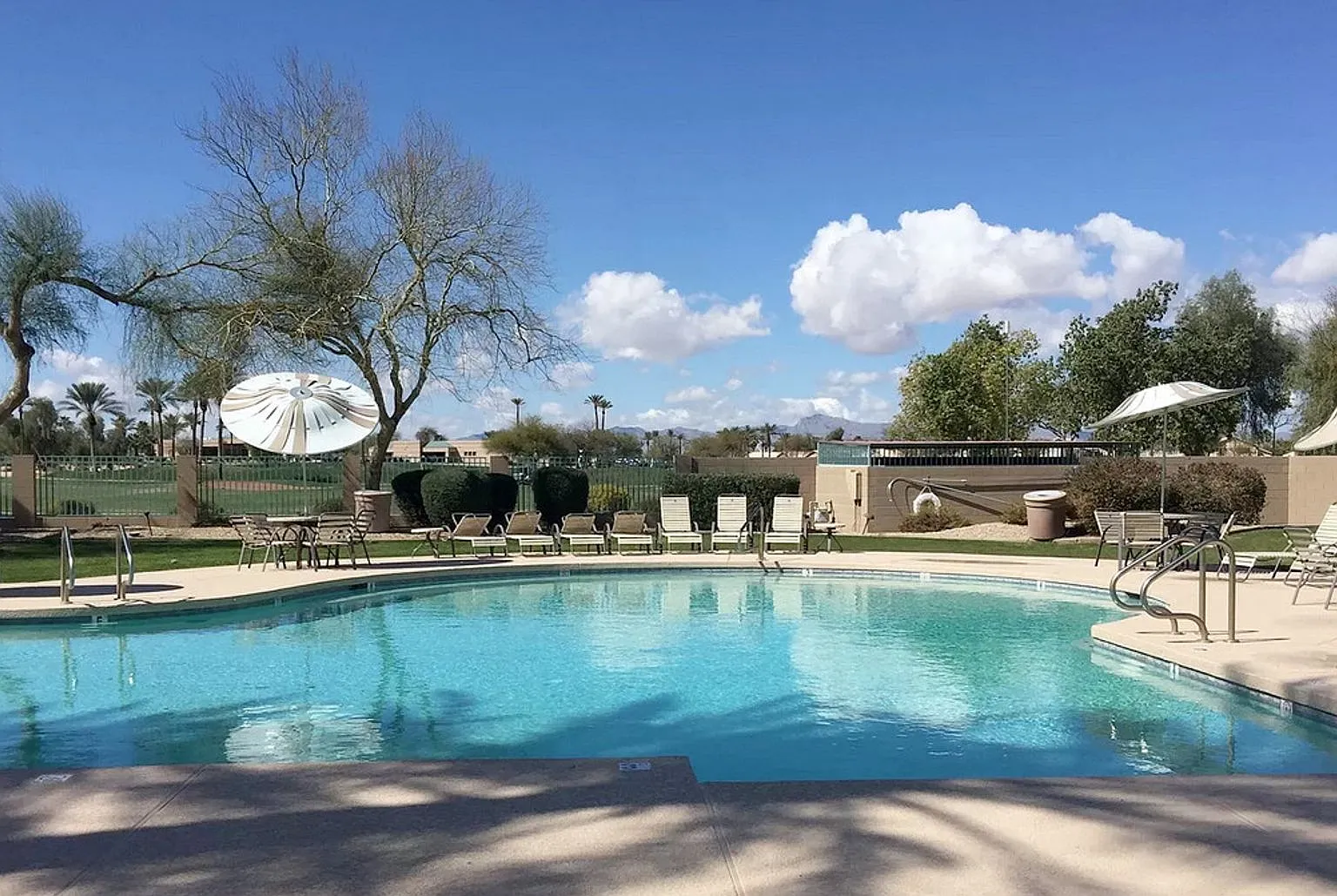 Excellent location! Community Pool and parks! Appliances included! — Photo 3