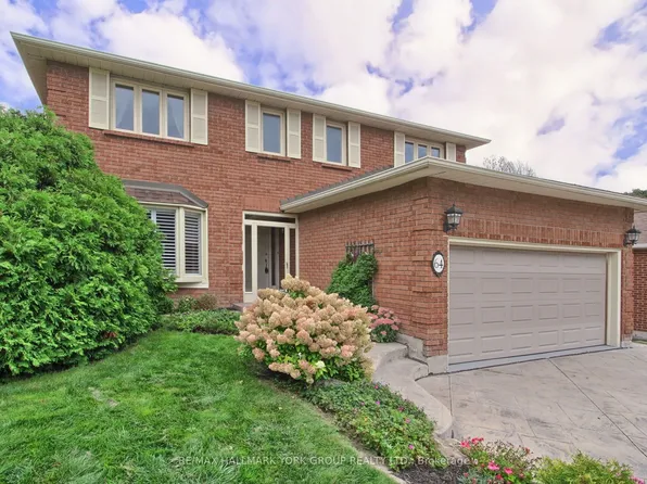 64 Golf Links Dr, Aurora, ON L4G 3V3