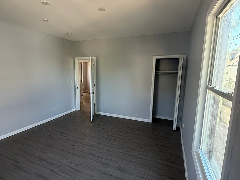 12 Martens Pl #2 — Photo 3
