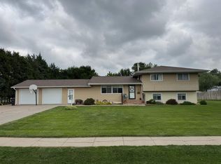 26 Elm Dr, Kearney, NE 68845