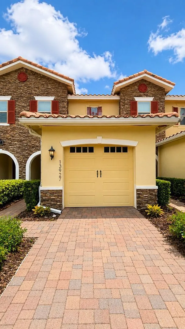 2 bed, 2.5 bath, 1353 sqft, $2,295 — Photo 2