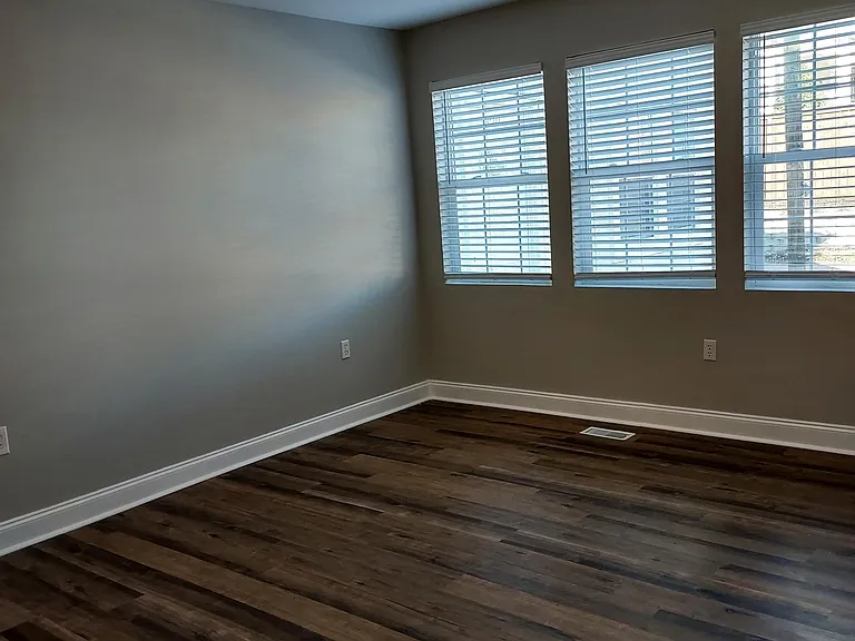 121 Sharpe St — Photo 4