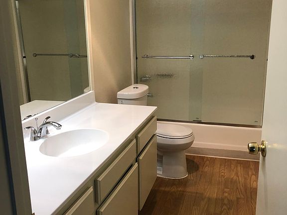 5th image of 200 W Chestnut St APT 309