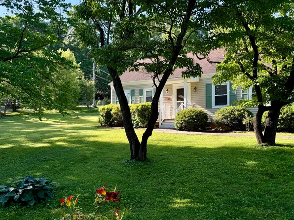 2104 Maplewood Dr, Knoxville, TN 37920