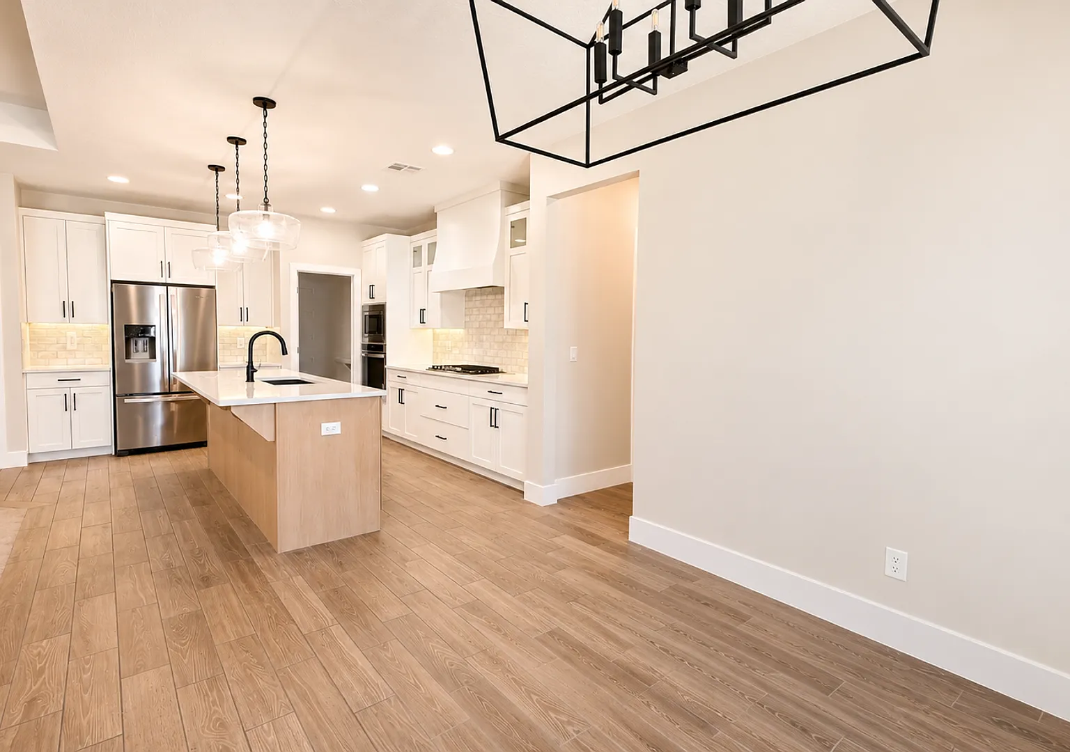 Gorgeous Home In Ivins! — Photo 2