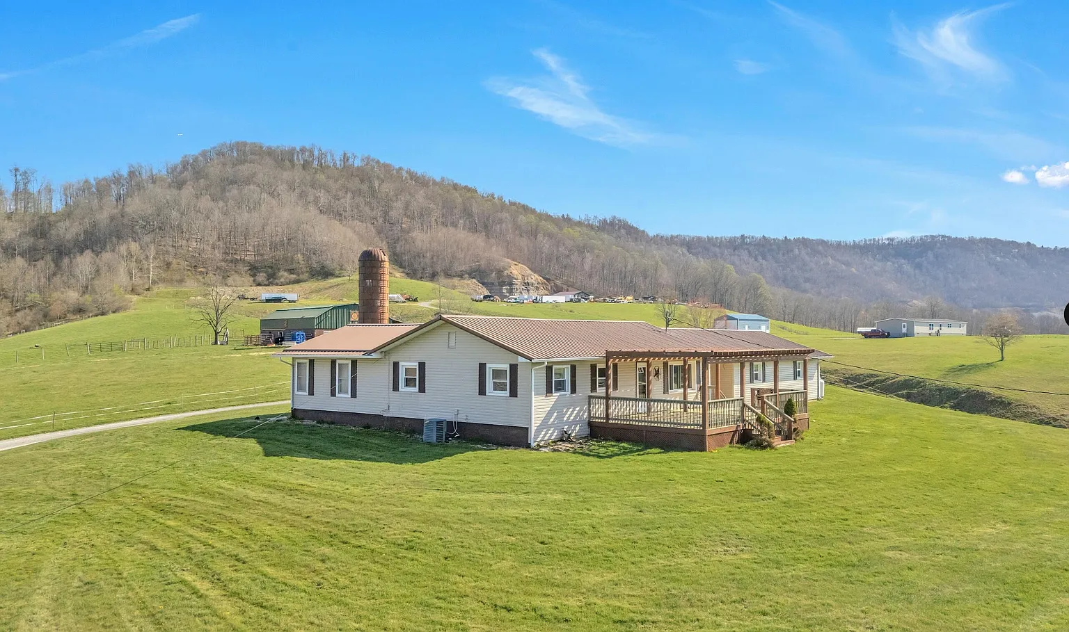 900 Key Farm Dr photo 1