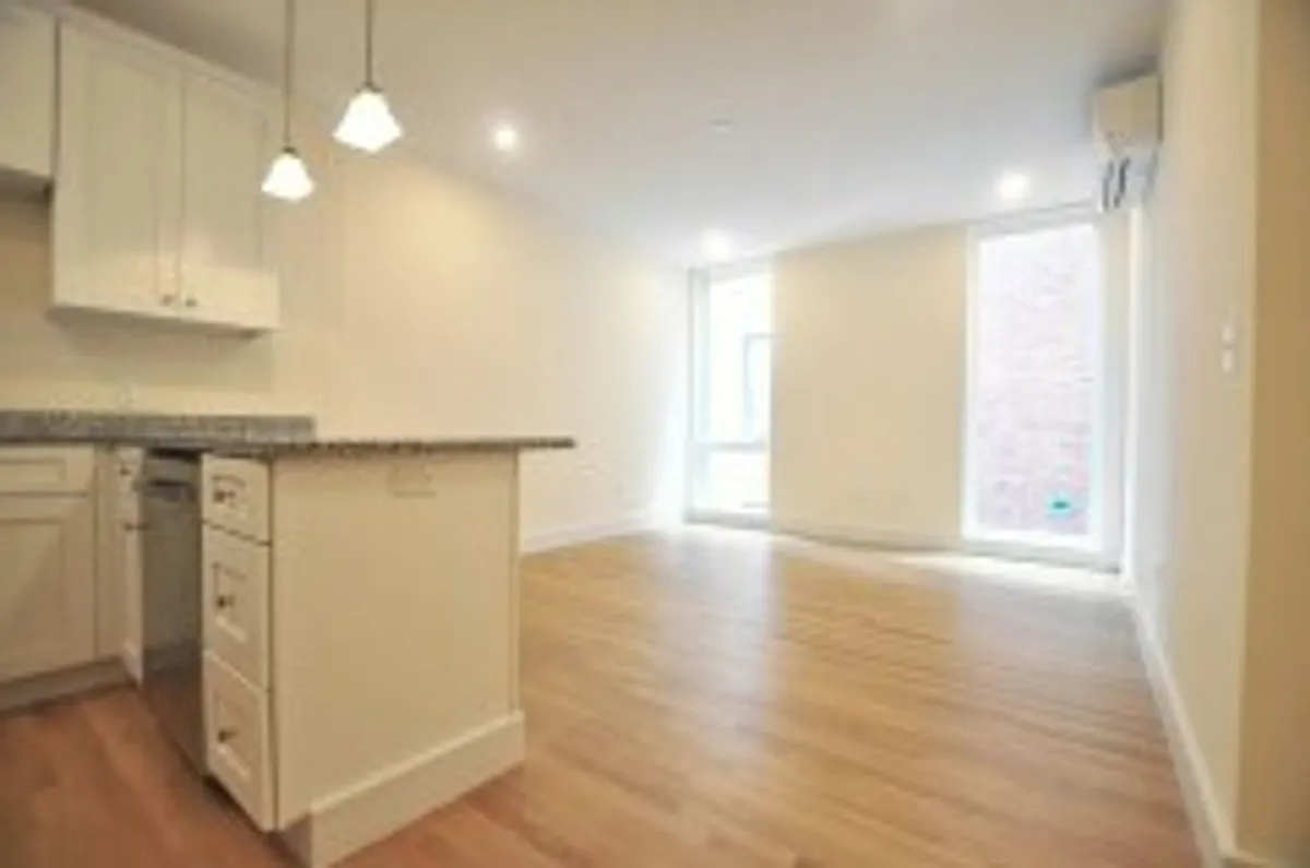Building Photo - 877 Beacon St #2