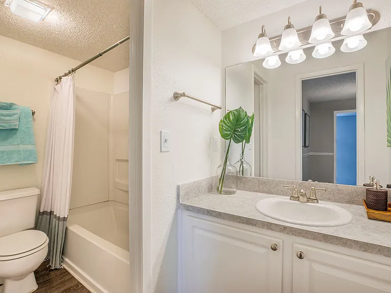 Reserve at Lakeland Apartment Homes — Photo 16