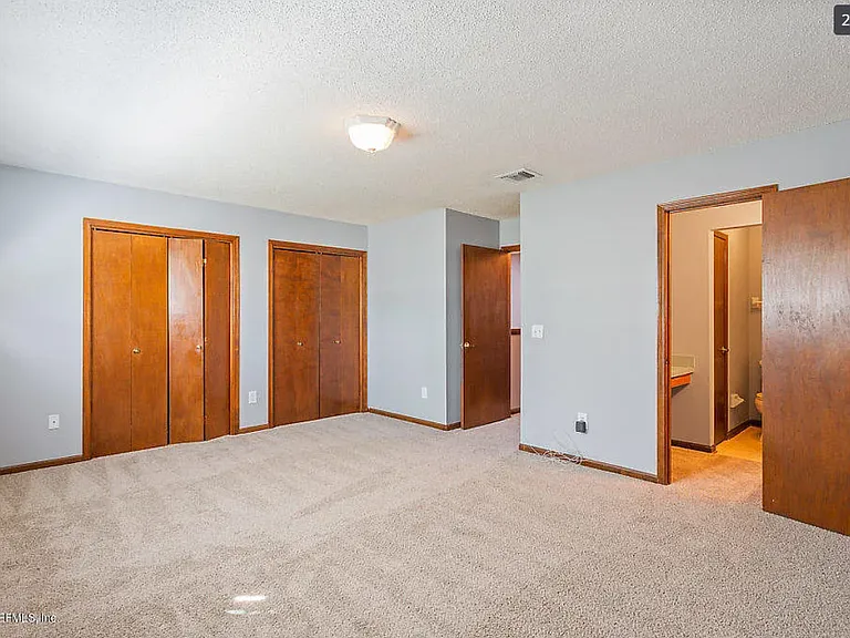 11211 Windtree Dr E — Photo 20