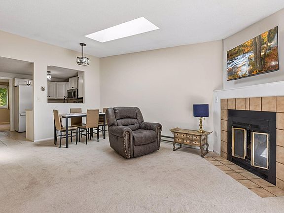 2nd image of 17587 Pond Cir