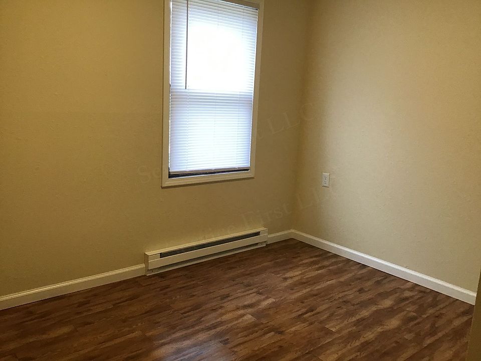 Hillcrest Village Apartments 404 Hillcrest Dr Windsor MO Zillow