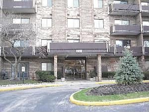 1st image of 700 Wellington Ave Unit 113