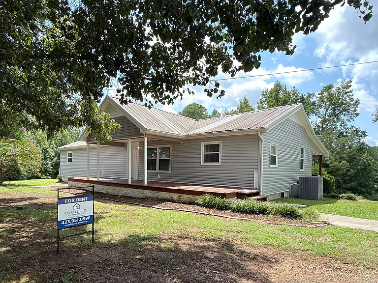 2233 Ladd Springs Rd SE — Photo 1