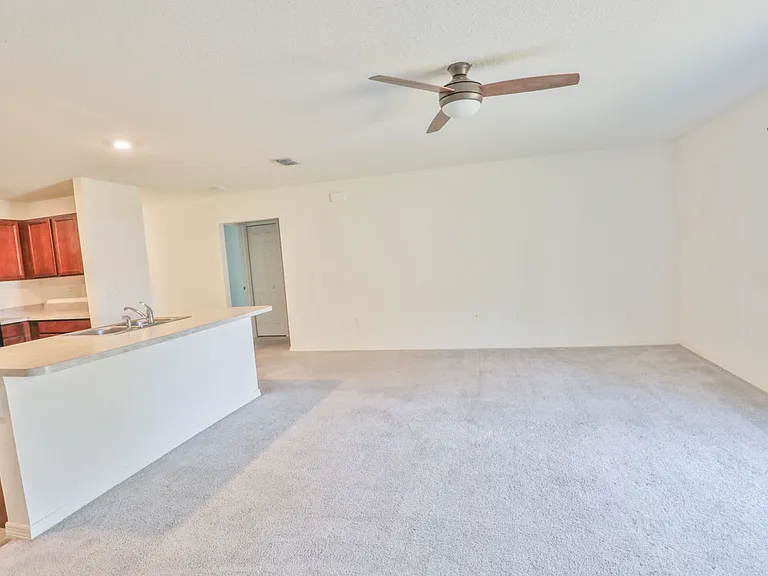 2352 SE Surrey Pl — Photo 6