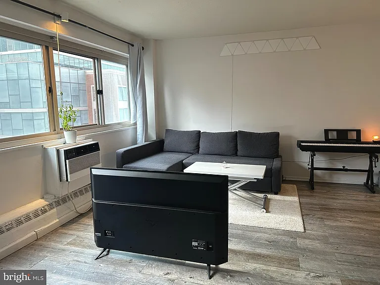 2101 Chestnut St #17-414 — Photo 12