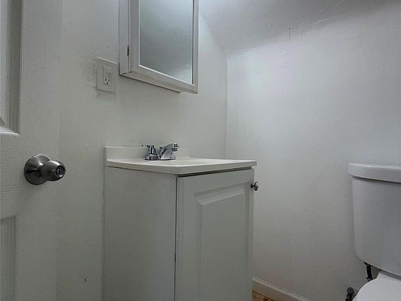 5th image of 10044 Whitcomb St