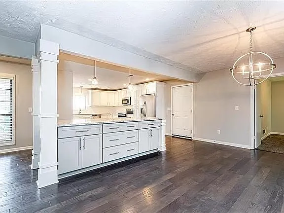458 Woodstone West Dr — Photo 5