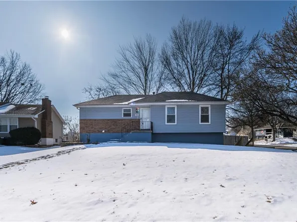 1111 SE 2nd Ct, Lees Summit, MO 64063