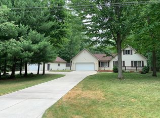 106 Red Fox Ct, Roscommon, MI 48653