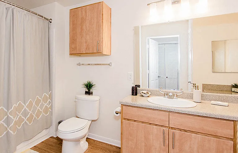 Willow Lake Apartments — Photo 34