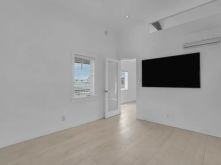 44 Sunset Ave — Photo 52