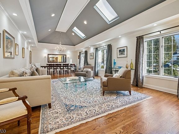3rd image of 50 Cayuga Way