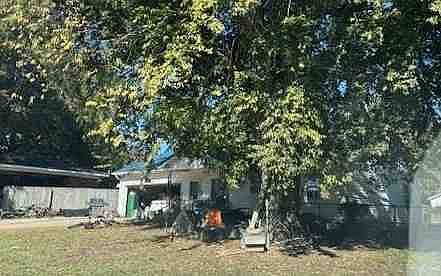 3rd image of 810 W 7th St