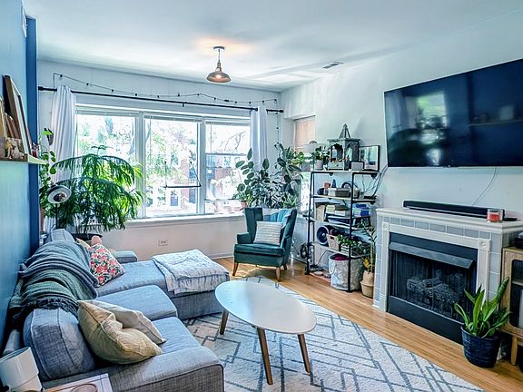 2nd image of 3108 W Belle Plaine Ave #2