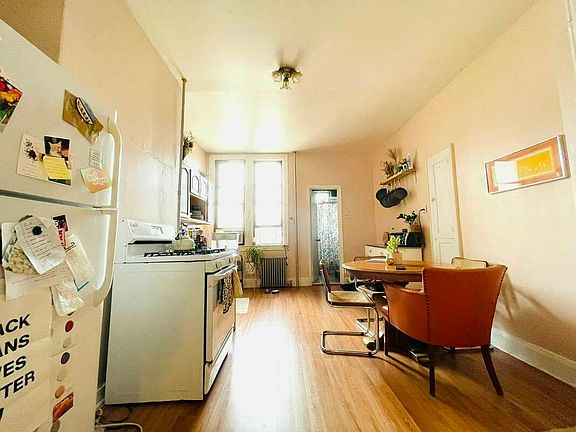 3rd image of 1446 Gates Ave APT 2L