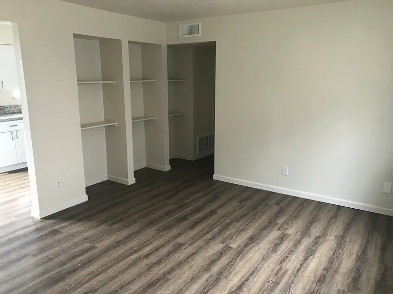 744 E Dennett Ave #104 — Photo 2