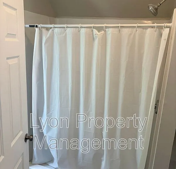 1225-1227 Warren Ave #3 — Photo 6