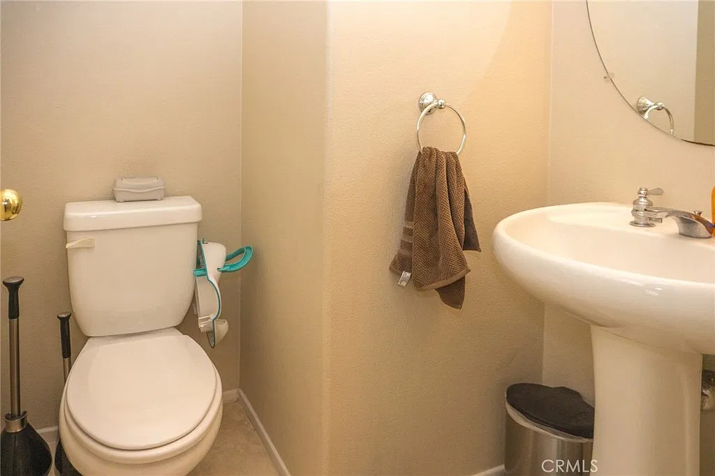 3 bed, 2.5 bath, 1649 sqft, $4,500 — Photo 2