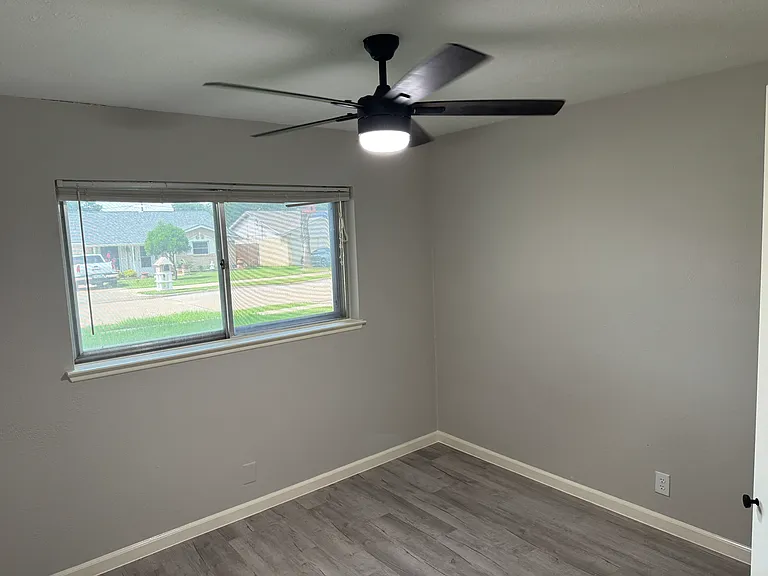 2214 Reever St — Photo 5