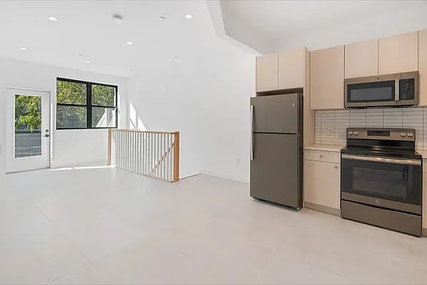 Rented by Real Team Brokerage | media 11