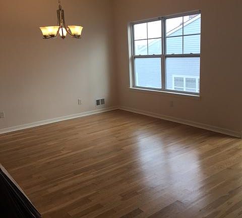 5th image of 214 Beach Breeze Pl