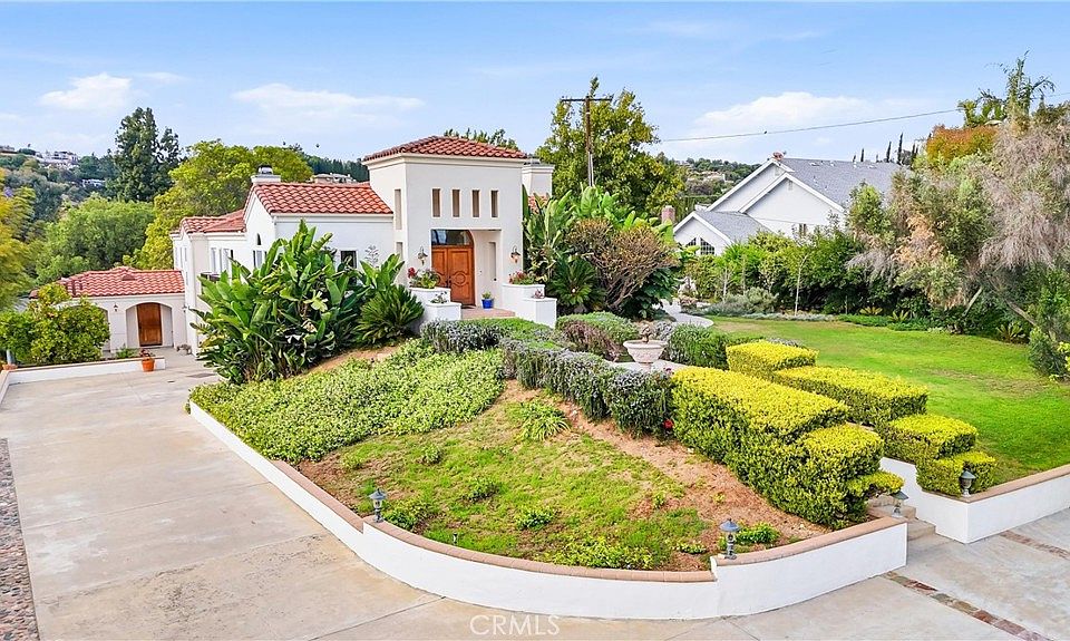 1st image of 270 Flowerfield Ln