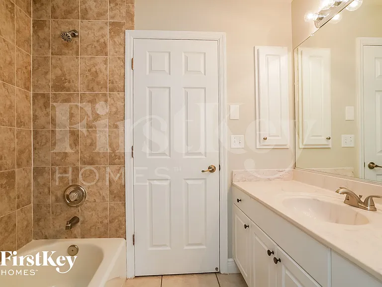 4129 Jacaranda Pkwy W — Photo 9