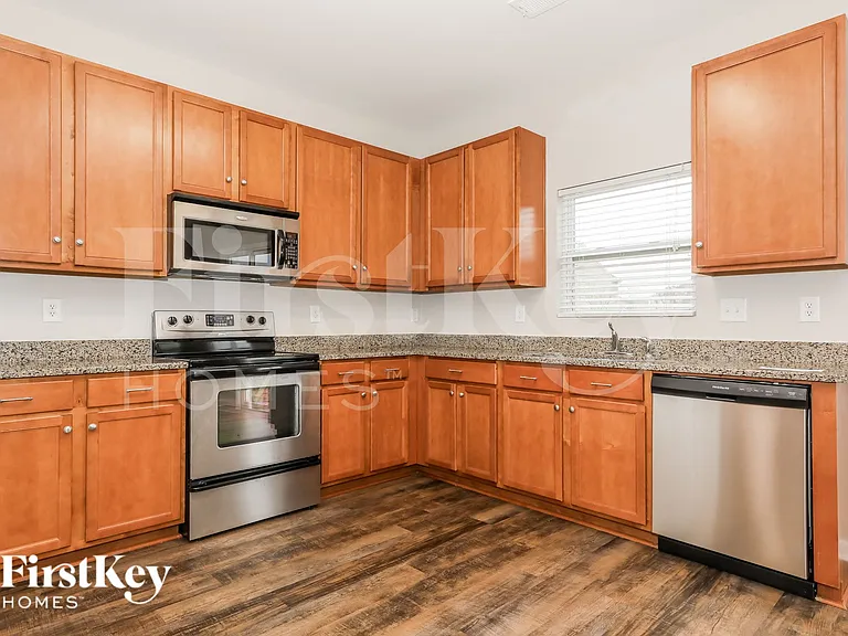 1008 Rural Farm Rd — Photo 5