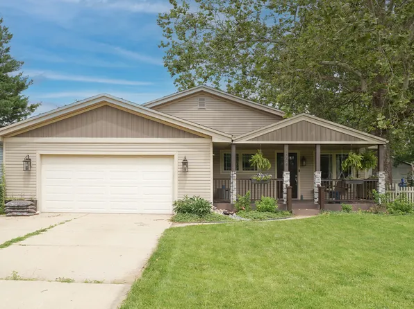 1004 S Division St, Mahomet, IL 61853