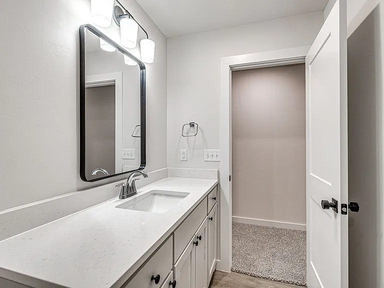 614 W 2nd St #110 — Photo 28