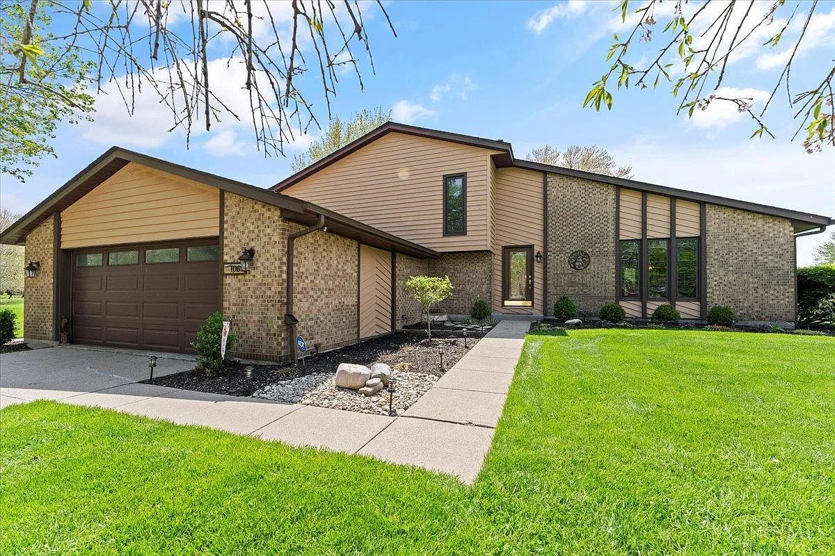 1069 Willow Ln photo 1