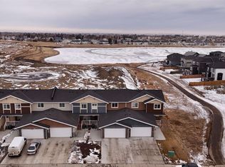 1222 W Westmount Dr, Strathmore, AB T1P 1Y9